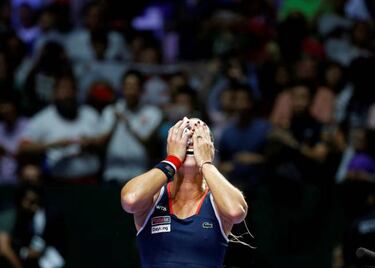 Cibulkova beats Kerber to claim WTA Finals title