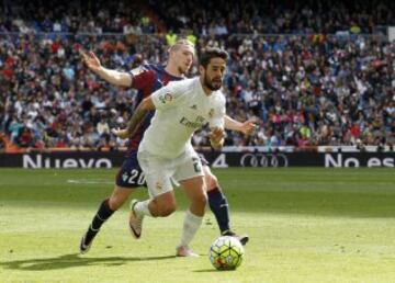 Isco ante Keko.