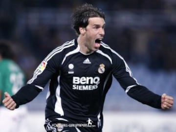 Con el paso al Real Madrid, se esperaba que Van Nistelrooy tuviera opciones de ganarla, pero no fue así. Con los merengues no pasó los octavos de final.