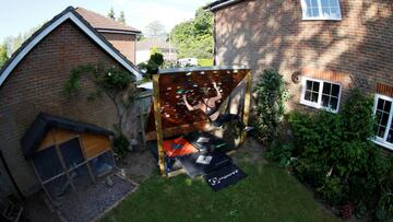 Un rocódromo artificial en el jardín de casa