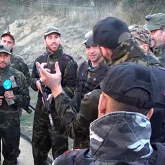 A los internacionales les gustó pegar tiros con la pistola laser