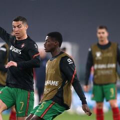 Cristiano protege a la perla de Portugal que quiere Europa