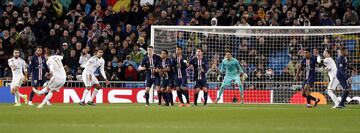 Gareth Bale, en un lanzamiento de falta directa en el minuto 94, estrell¨® el bal¨®n en el palo izquierdo de la porter¨ªa de Keylor Navas.