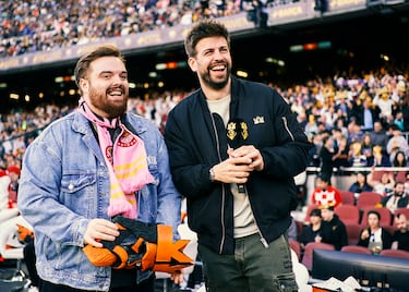Titular indiscutible durante el Mundial de Sudáfrica 2010, formó una legendaria pareja de centrales junto a Carles Puyol. Para el recuerdo quedará la foto con la ceja partida en el debut ante Suiza. Titular indiscutible en la última década en el Barcelona y en la Selección, dejó La Roja tras la eliminación en el Mundial de Rusia de 2018. En los últimos años, ha combinado su faceta futbolística con la gestión de sus proyectos empresariales. Se retiró del fútbol justo antes del Mundial de Qatar 2022.