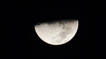 El 4 de mayo se podrá ver la Luna cuarto creciente de este mes y será visible desde México.