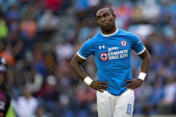 Jugadores de Cruz Azul que salieron por la puerta de atrás