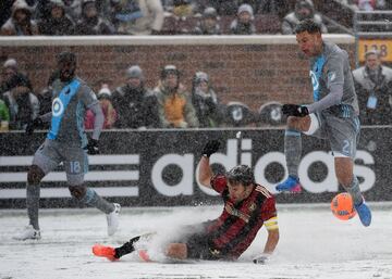 El Atlanta gana la pelea de bolas de nieve ante el Minnesota