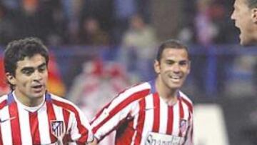 <b>EXHIBICIÓN CON GOL. </b>Ibagaza celebra el segundo tanto del Atlético, su tercero de la Liga . Remató con la izquierda un buen centro de Gronkjaer.