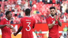 Bailly, de espaldas, y Telles celebran un gol en un amistoso de esta pretemporada.