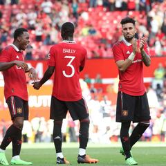 El Sevilla intenta pescar en el río revuelto de Old Trafford