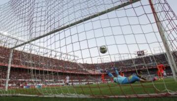 Jornada 31. Sevilla-Barcelona. 2-2.