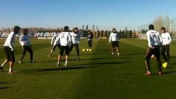 El Madrid realiza una suave sesión de estiramientos