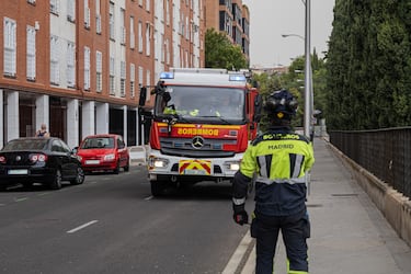 El incendio se originó en la calle Párroco Eusebio Cuenca, en una zona sin urbanizar cercana al Espacio Delicias y el Museo del Ferrocarril, en Madrid.