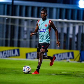 Este martes inició el microciclo de la Tricolor con jugadores del FPC. Los 24 convocados entrenaron bajo la dirección de Néstor Lorenzo en Barranquilla.