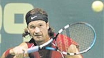 <b>TRES ESPAÑOLES</b>. Moyá se unió a Nadal y Robredo, su próximo adversario, en los octavos de fi nal.