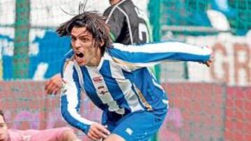 <b>COTIZADO. </b>Angelito Lafita celebra un gol con la camiseta del Deportivo.