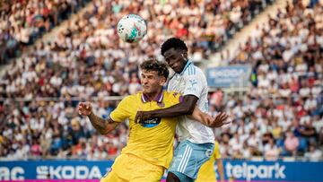 06-09-2025. Partido correspondiente a la jornada 4 de LaLiga Hypermotion entre el Real Zaragoza y el Real Valladolid en el Ibercaja Estadio. J. Delgado y Yussif Saidu
