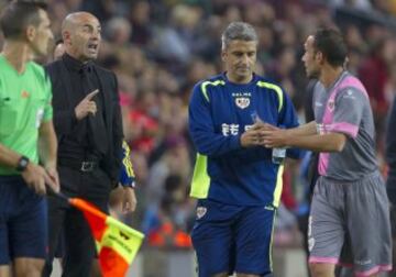 Paco Jémez da instrucciones a Nacho.