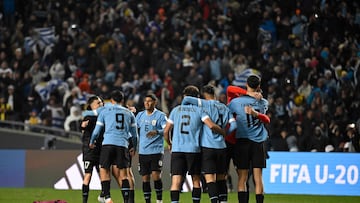 Players of Uruguay celebrate after defeating Italy and winning the Argentina 2023 U-20 World Cup final match between Uruguay and Italy at the Estadio Unico Diego Armando Maradona stadium in La Plata, Argentina, on June 11, 2023. (Photo by Luis ROBAYO / AFP)