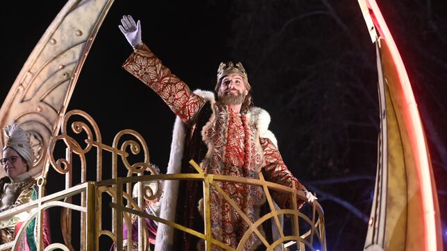 El Rey Gaspar regresa con fuerza en la Cabalgata de Reyes de Madrid El Rey Gaspar regresa con fuerza en la Cabalgata de Reyes de Madrid