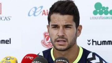 <b>MOMENTO BAJO. </b>Vitolo, jugador de Las Palmas, en el entrenamiento de ayer en Barranco Seco.
