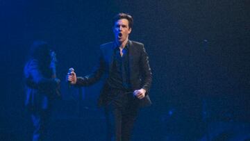 The Killers sorprende al interpretar “Entrégate”, de Luis Miguel