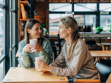 Si te sientas siempre en el mismo lugar, la psicología dice que probablemente tienes estos 4 rasgos comunes