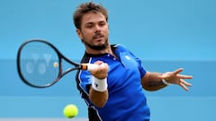 Stan Wawrinka devuelve una bola durante un partido.