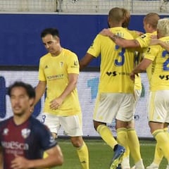 Álex Fernández dilapida las ilusiones del Huesca en el 96'