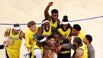 NEW YORK, NEW YORK - MAY 21: 1 #0 of the Indiana Pacers is congratulated by his teammates after scoring a game-tying basket against the New York Knicks as time expires in the fourth quarter in Game One of the Eastern Conference Finals of the 2025 NBA Playoffs at Madison Square Garden on May 21, 2025 in New York City. User expressly acknowledges and agrees that, by downloading and or using this photograph, User is consenting to the terms and conditions of the Getty Images License Agreement. Al Bello/Getty Images/AFP (Photo by AL BELLO / GETTY IMAGES NORTH AMERICA / Getty Images via AFP)