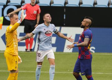 El jugador del Celta, Iago Aspas, protesta una acción durante el encuentro. 
