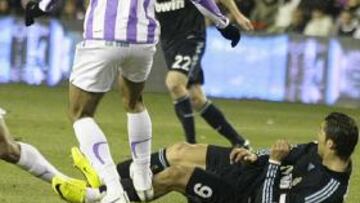 <b>EL PISOTÓN.</b> Mejuto no amonestó a Nivaldo por pisar a Cristiano Ronaldo.