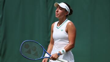 US player Jessica Pegula reacts as she plays against Italy's Elisabetta Cocciaretto during their women's singles first round tennis match on the second day of the 2025 Wimbledon Championships at The All England Lawn Tennis and Croquet Club in Wimbledon, southwest London, on July 1, 2025. (Photo by Adrian Dennis / AFP) / RESTRICTED TO EDITORIAL USE