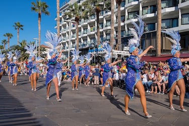 El Carnaval 2026 en Santa Cruz de Tenerife se celebra del 16 de enero al 22 de febrero. Considerado uno de los tres mejores carnavales del mundo, es caracterizado por murgas, comparsas, rondallas, desfiles masivos y una participación ciudadana enorme.