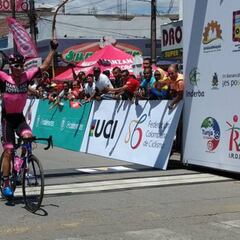 Paredes gana la etapa 2 y es líder de montaña en la Vuelta