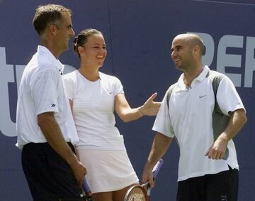 Andre Agassi y Lindsay Davenport de Estados Unidos.