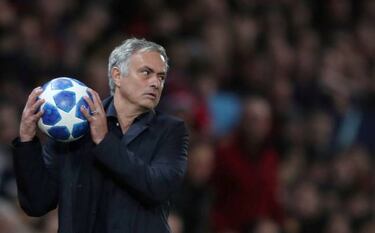 Valencia apologises for liking Instagram post calling for Mourinho to go