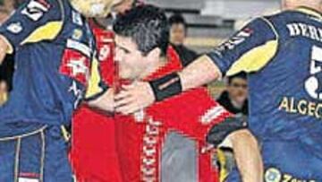 <b>PODEROSO. </b>Los pivotes leoneses desarmaron la zaga algecireña.