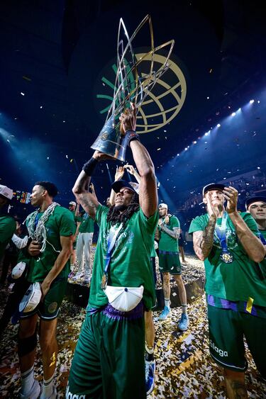 El Unicaja de Málaga, campeón de la Basket Champions League tras ganar 67-83 al Galatasaray. Segundo año consecutivo que conquista el trofeo.