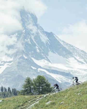 La aventura de MTB en Suiza empieza en esta espectacular zona con un paisaje en el que el Matterhorn enmarca gran parte de las fotos.