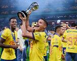 Jonathan dos Santos manda dedicatoria del tricampeonato hasta el cielo