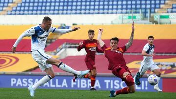 Rome (Italy), 22/04/2021.- Atalanta's Josip Ilicic (L) and Roma'Äôs Roger Ibanez da Silva in action during the Italian Serie A soccer match AS Roma vs Atalanta BC at the Stadio Olimpico in Rome, Italy, 22 April 2021. (Italia, Roma) EF
