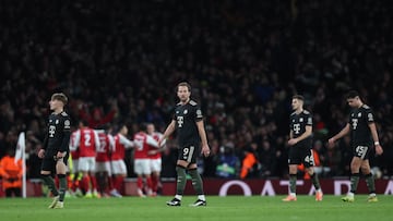 Soccer Football - UEFA Champions League - Arsenal v Bayern Munich - Emirates Stadium, London, Britain - November 26, 2025 Bayern Munich's Harry Kane, Aleksandar Pavlovic, Josip Stanisic and Lennart Karl look dejected after Arsenal's Noni Madueke scores their second goal REUTERS/David Klein