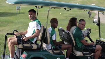 Musonda, junto a Bruno y el preparador Marcos Álvarez en Jerez.