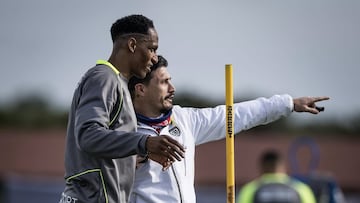 Yerry Mina explicó su ausencia ante la Roma y desmintió lesiones.