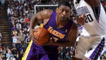 <b>MANOS A LA OBRA. </b>Donte Greene defiende a Artest en Sacramento.