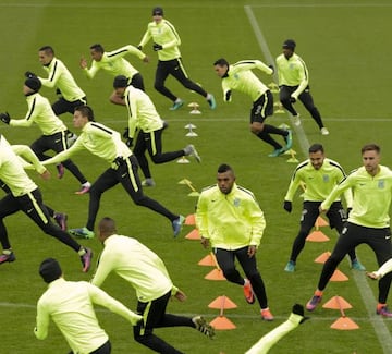 Atlético Nacional players train in Sakai