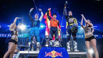 Maikel Melero, en lo más alto del podio del Night Of The Jumps de Zúrich (Suiza), campeonato del mundo de FMX.
