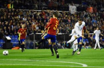 Ross Barkley y Piqué.