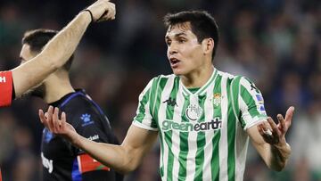 Mandi y Kaptoum entran en una lista de 19 del Betis